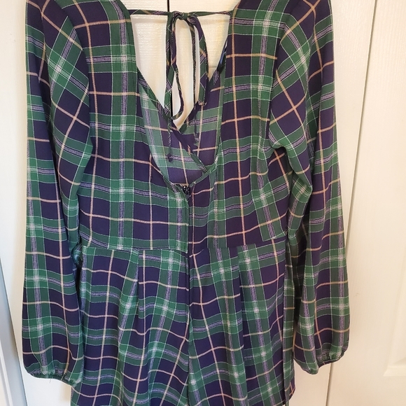 NWT Francesca’s Checkered Navy Green Romper - Picture 3 of 5